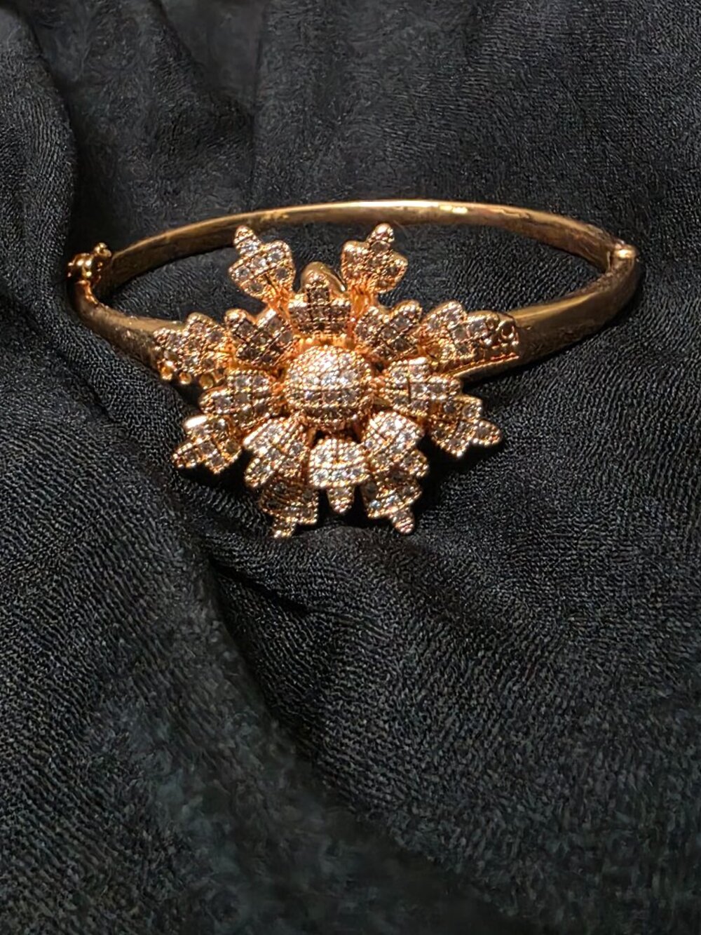 NWOT-Rose tone bangle
